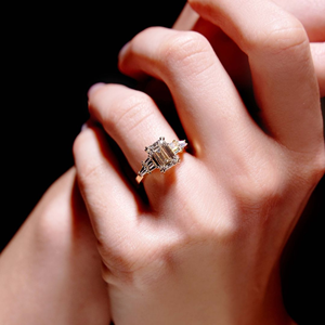 Moissanite Top Vente 3 Carats Original Cut Bague de Fiançailles de Mariage en Or Jaune 18k Fine Jewelry Rings Wholesale - Product Image 4