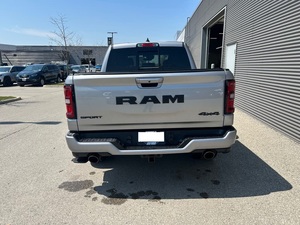 รถกระบะ 2025 RA_M 1500 Sport Crew Cab ขับเคลื่อน 4 ล้อ เกียร์อัตโนมัติ เบาะหนัง ล้อแม็ก R20 สีเข้ม ระบบเบรก ABS ระบบควบคุมความเร็วอัตโนมัติ กล้องมองหลัง - Product Image 4