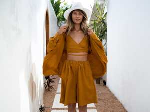 Confortable à la recherche de luxe Style femmes personnalisé solide Shorts ensembles coordonnés en col en V profond Mini robe courte été dame fleur articles - Product Image 4