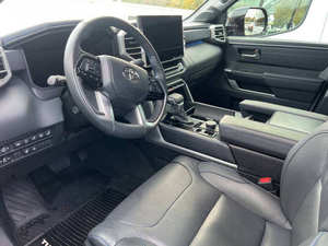 Tundra Negra 2023 en perfecto estado - Product Image 3