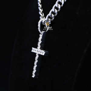 Colgante de Cruz religiosa de plata de ley S925 con diamantes de laboratorio de corte brillante redondo VVS claridad chapada en rodio para fiestas - Product Image 2