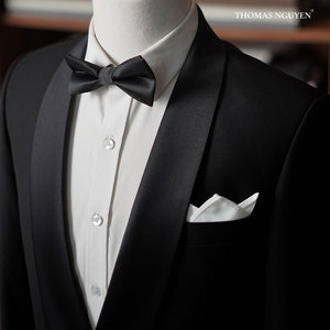 Traje de Dos Piezas a Medida para Hombre en Negro con Corazón de León, con Chaqueta y Pantalones de la Colección Lovey Dovey, Vietnam. - Product Image 4