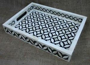 Bandeja de servicio de madera natural personalizada de alta calidad con fregona floral moderna e incrustaciones de hueso, hecha a mano para Pascua, hogar, hoteles - Product Image 2