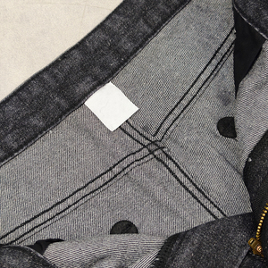 กางเกงยีนส์ขาสั้นทรงหลวมขาสั้นสีดำเป็นฝอยหลวมๆแนวสตรีทแวร์ของผู้ชาย - Product Image 4