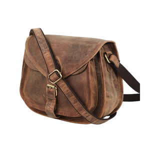 Nouvel arrivage de sac à bandoulière en cuir vintage élégant et tendance pour hommes écologique avec chaînes et boutons décoratifs en vente - Product Image 1