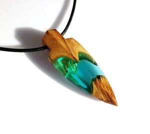 Collier en résine de bois fait à la main pour hommes et femmes Unique indien pour amour Style Bar pendentif écologique pour la rentrée et les cadeaux - Product Image 2