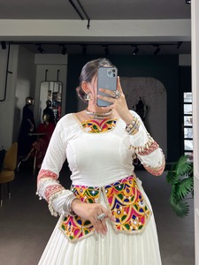 Lehenga Choli de Rayón con Bordado Gamthi, Venta Caliente, Fabricante y Proveedor de Moda Femenina - Product Image 5