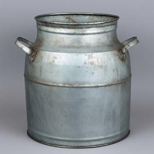 Bidon de lait galvanisé rustique traditionnel avec forme durable parfait pour les cuisines de maisons de ferme et les espaces de jardin extérieurs - Product Image 6