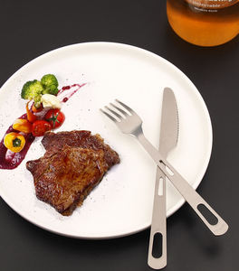 Juego de cubiertos de cocina modernos en plata que ofrece un diseño elegante, acabado suave y durabilidad de acero inoxidable de larga duración. - Product Image 2