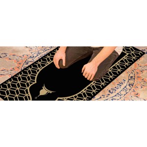Alfombra de Oración Islámica Negra Geométrica: Diseño Elegante, Regalo Espiritual, Alfombra Impresa, con Pelo Suave - Product Image 3