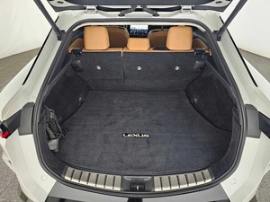 SUV électrique compact de luxe d'occasion 2023 RZ 450e Édition Premium - Product Image 6