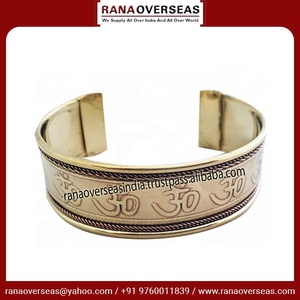 Bracelet jonc ajustable gravé Om, bracelet en laiton artisanal pour femmes et hommes, cadeau - Product Image 3