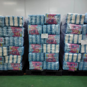 Pañales para bebé listos para exportación en fardos, que ofrecen una textura suave, un ajuste seguro y una secura duradera. Pañales para bebé en fardos. - Product Image 2