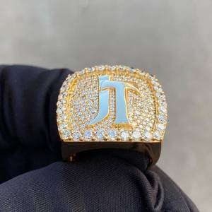 Anillo de Plata de Ley 925 con Baño de Rodio, con Letra Personalizada Incrustada con Diamantes de Moissanita VVS, Brillante y de Alto Brillo, para Uso Unisex - Product Image 3