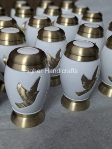 Urnes de crémation en laiton et aluminium pour cendres | Urnes funéraires de qualité supérieure toutes tailles | Fabricant de gros - Product Image 5