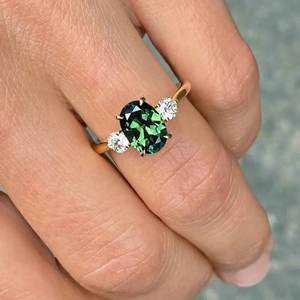 Anillo de Bodas de compromiso clásico con banda de oro minimalista para mujer, joyería de moda de corte ovalado de cuarzo verde para fiestas - Product Image 4