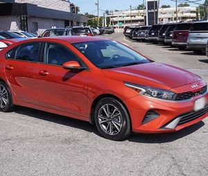 Forte LXS FWD 2024 Rojo Brillante Usado, Volante a la Izquierda, Asientos de Cuero, Sistema de Navegación, Arranque Remoto, Techo Solar, Llantas de Aleación - Product Image 6