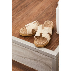 Alpargatas Beige de Paja Tejida, Diseño Abierto y Fácil de Poner, con Característica Transpirable - Product Image 1