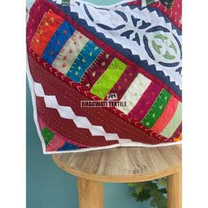 Sac fourre-tout en coton indien fait à la main pour femmes Design de travail Curt multicolore pour les achats d'été à la plage ou à l'épicerie - Product Image 2