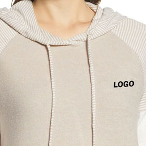 Sweat à capuche uni de style minimaliste avec poche frontale, pull-over tendance de couleur unie avec logo imprimé et cordons de serrage pour plus de confort - Product Image 5