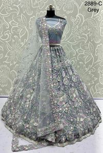 Paillettes en georgette lourde et broderie de fil chemisier en coton de travail Ban-glory Lehenga Choli avec bordure en dentelle pour la fête - Product Image 3