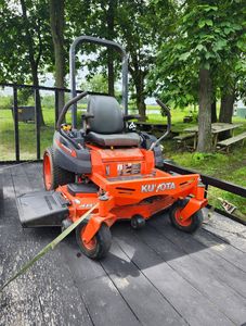 Cortacésped Kubota con operación de alta velocidad para un acabado rápido del césped. - Product Image 5