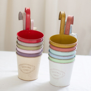 Pots à fleurs suspendus en métal avec crochet |   Jardinières en fer vintage pastel pour garde-corps de <span class=keywords><strong>balcon</strong></span>, clôture de jardin, décoration intérieure et extérieure - Product Image 2