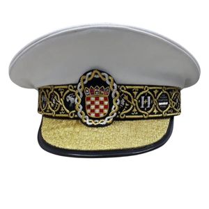 C'est une casquette de bureau blanche à visière avec un emblème du blason croate. - Product Image 1
