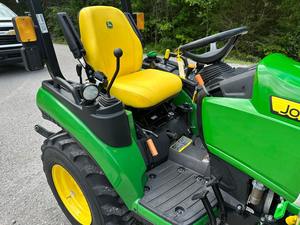 โรงงานผลิตโดยตรงสำหรับรถแทรกเตอร์จอห์น 2024R 4WD พร้อมเครื่องยนต์และเกียร์บ็อกซ์ จัดส่งทั่วโลก - Product Image 2