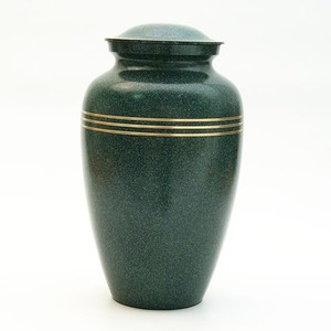 Urne funéraire en laiton pour cendres humaines - Urne funéraire en métal artisanale avec bande florale gravée - Urne commémorative taille adulte - Product Image 3