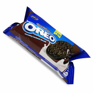 Biscuits sandwich Oreo Golden à la crème vanille 97g, cartons de 24 unités pour présentoirs de magasins et rayons de snacks, vente en gros - Product Image 3