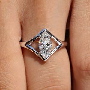 แหวนเพชรทรงมาร์คีส์แบบโซลิแทร์ - Product Image 5