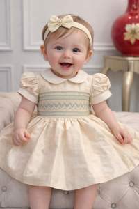 Robe smockée en tissu polycoton fabriqué à la main, couleur verte - Product Image 3