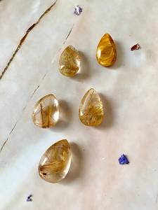 Cabochons de Quartz rutilé naturel 100% de qualité supérieure en forme de goutte de larme en vrac Cabochon pierres précieuses pour la fabrication de bijoux à taux de vrac - Product Image 2