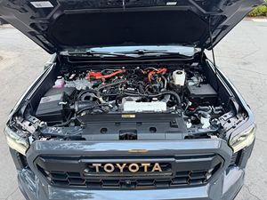 Toyota Tacoma Trailhunter 2024, Doble Cabina, 4x4, Gasolina, Bajo Kilometraje - Product Image 6