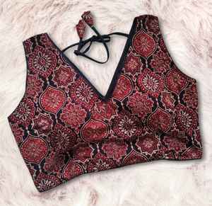 Blouse ethnique indienne Ajrakh à col en V sans manches, prête à porter, en coton cousu et rembourré, pour les fêtes, assortie au sari en coton, vente en gros en Inde - Product Image 4