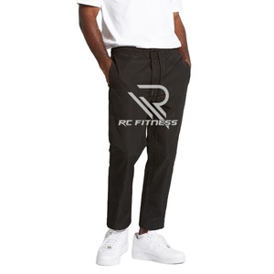 Pantalon de sport décontracté pour homme, séchage rapide, extensible, couleur unie, taille mi-haute, coupe droite ample, respirant, en soie glacée, confortable - Product Image 1