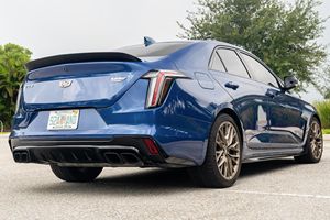 รถ Cadillac CT4-V Blackwing ปี 2023 เกียร์ธรรมดา 6 สปีด เครื่องยนต์ V6 ทวินเทอร์โบ 472 แรงม้า สี Wave Metallic ไม่ได้ดัดแปลง พร้อมกล้อง - Product Image 4