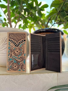 Nueva llegada de los hombres delgados de diseño largo elegante de piel metálica billetera de cuero de vaca tallado a mano RFID característica regalo para él - Product Image 4