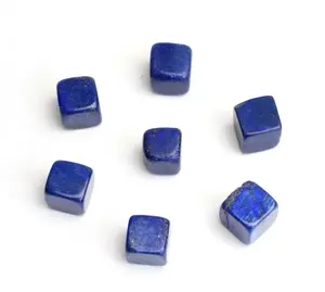 Collar con Colgante de Plata de Ley Pulida con Piedra Natural de Lapislázuli Azul en Forma de Cubo - Product Image 4