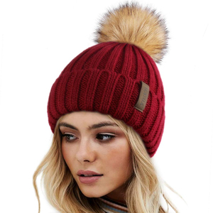 Gorro de Punto Personalizado, Unisex, Cálido para Invierno, con Logotipo Bordado OEM, Tejido Acrílico Suave, Transpirable, Impermeable y Ajustable - Product Image 4