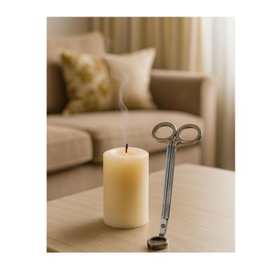 Étouffoir à bougie en métal poli offrant une extinction sans effort et ajoutant une élégance raffinée aux décors de maison modernes - Product Image 2