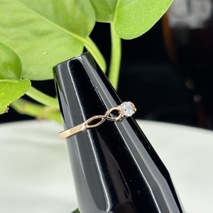 Igi GIA แหวนคลื่นเพชร CT CVD 0.20 18kt แหวนเพชรเม็ดกลมสีทอง - Product Image 4