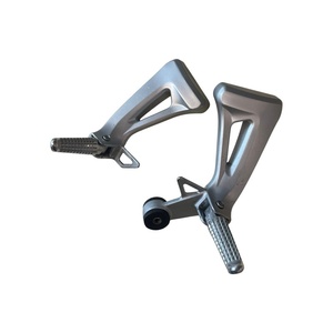 Supporti Poggiapiedi Passeggero Originali Suzuki SV650 1999 - Condizioni Usate - Product Image 1