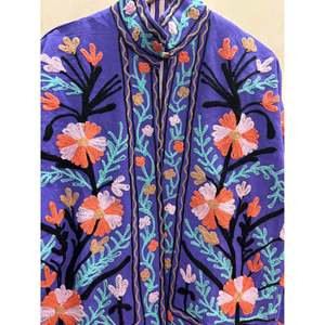 Veste réversible en coton brodée Suzani 'The Twilight Meadow' Violet Coral Bloom avec logo personnalisé, taille XL, pour l'automne et le printemps - Product Image 4