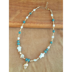 Collier de perles turquoise plaqué or style plage pour la revente de mode - Product Image 1