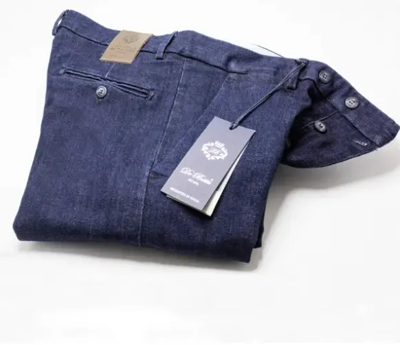 Normale Jeans erhältlich von Größe 44 bis 56, italienisches Produkt, hergestellt in Italien.