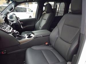 Landcruiser SUV 2024 avec transmission intégrale, intérieur en cuir foncé et volant à droite - Product Image 6