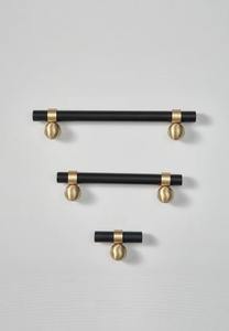 \ Lot de 3 poignées de porte noires avec design doré de différentes tailles, parfaites pour les bureaux à domicile modernes et les portes d'entrée de luxe en provenance d'Inde - Product Image 5
