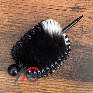 2025 haute qualité en gros peau de vache cheveux Barrette avec bâton en bois cheveux curseur broche pince pour femmes à la main cheveux accessoires - Product Image 1